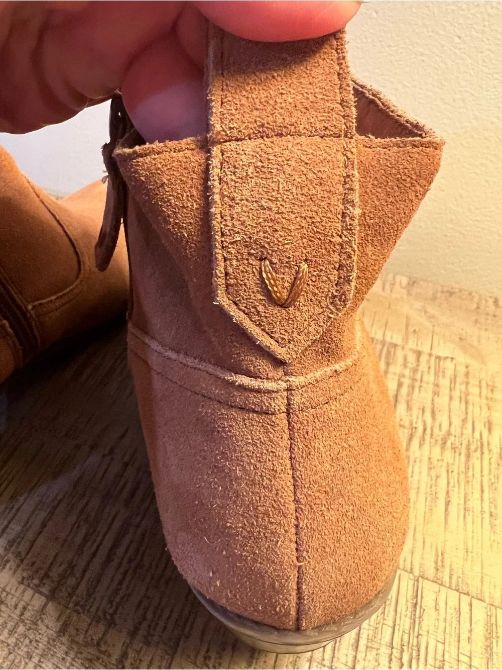 EUC- Vionic Vera Suede Ankle Booties in Toffee Brown with Inside Zip.Size 9.5